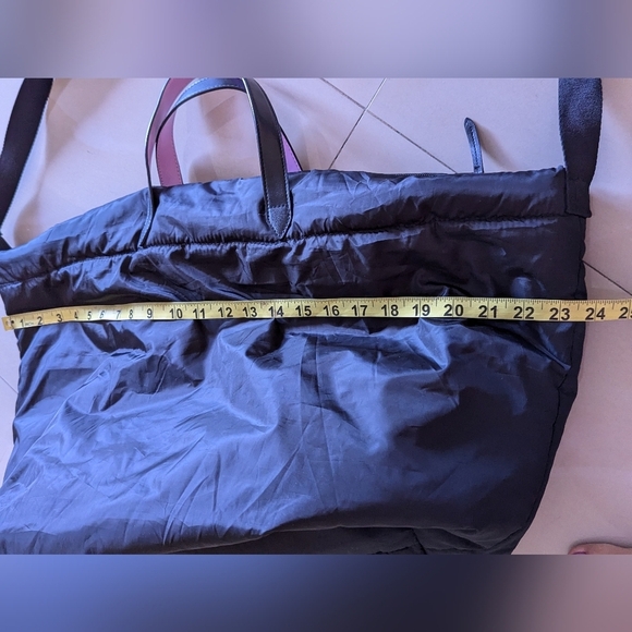 Victoria's Secret Extra Large Tote black black and pink lightweight zipper - Picture 7 of 15